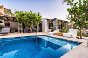 HALO Ligaria Suite 100m next to the beach with private pool